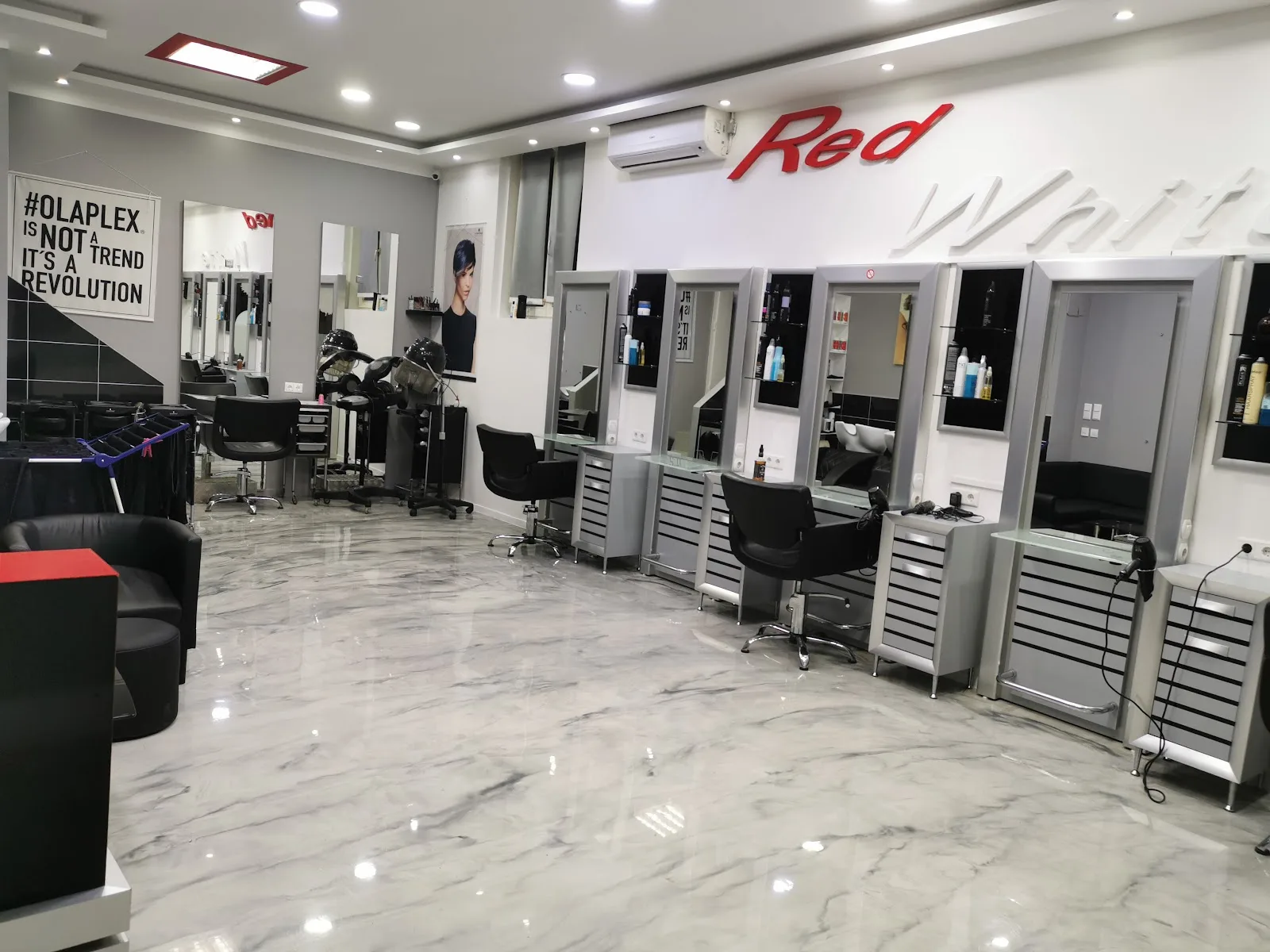 Red & White Friseur